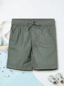 max Boys Mid-Rise Solid Regular Fit Shorts