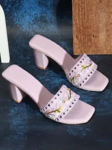 TWIN TOES Embellished Ethnic Block Sandals