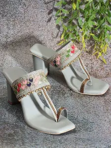 TWIN TOES Embellished Ethnic Block Heel Sandals