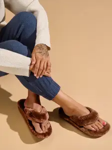 WOLVESDEN Women Fur Room Slippers