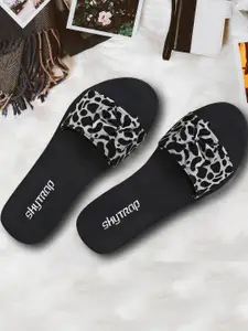 Skytrap Women Black Flip Flops
