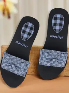 Skytrap Women Grey Flip Flops