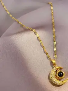 DressBerry Gold-Plated Crescent Moon Pendant Necklace