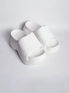 NELCOZ Women Self Design Flip Flops Clogs