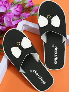 Skytrap Women White Flip Flops