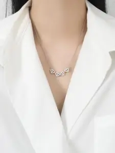 DressBerry Silver-Plated Four Leaf Clover Magnetic Pendant with Chain