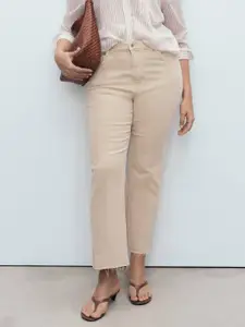 MANGO Women Regular Fit Mid-Rise Cropped Stretchable Jeans
