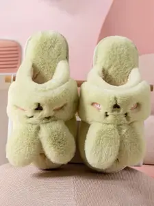 WOLVESDEN Women Self Design Room Slippers