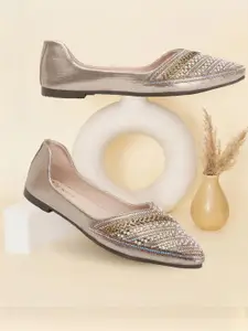 DENILL Women's Embellished Flat Jutties