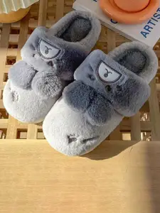 WOLVESDEN Women Self Design Warm Duck Room Slippers