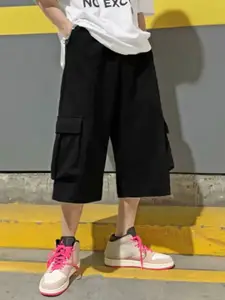 StyleCast Men Solid Loose Fit Mid-Rise Below Knee Cargo Shorts