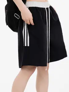 StyleCast Women Striped Mid-Rise Shorts