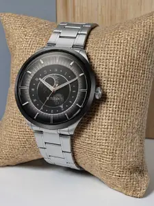 Titan Men Dial & Stainless Steel Bracelet Style Straps Analogue Watch 10028KM02