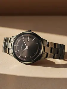 Titan Men Mother of Pearl Dial & Stainless Steel Analogue Watch-90142QM07