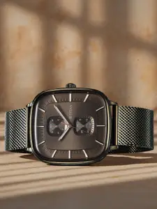 Titan Men Dial & Stainless Steel Bracelet Style Straps Analogue Watch