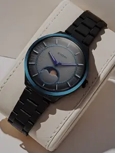 Titan Men Dial & Stainless Steel Bracelet Style Straps Analogue Watch 10028KM01