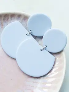 VMA PLAY FASHION Geometric Shaped Drop Earrings