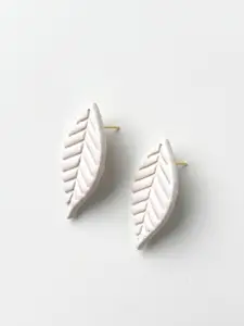 VMA PLAY FASHION Brass Plated Leaf Shaped Studs