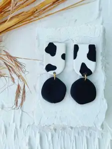 VMA PLAY FASHION Geometric Shaped Drop Earrings