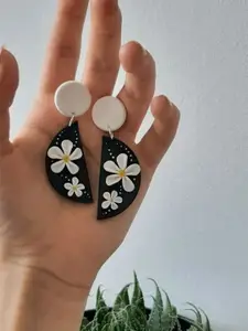 VMA PLAY FASHION Brass-Plated Geometric Shaped Drop Earrings