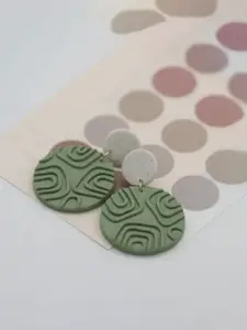 VMA PLAY FASHION Circular Drop Earrings