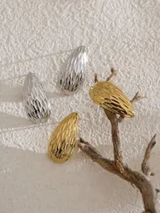 V FASHION JEWELLERY Set Of 2 Stainless Steel Teardrop Shaped Studs