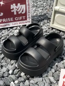 WOLVESDEN Women Solid Sliders Flip Flops