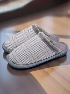 WOLVESDEN Women Printed Room Slippers