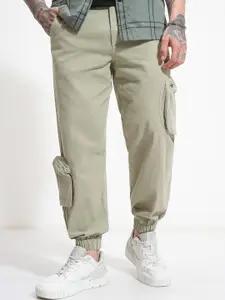 HIGHLANDER Men Straight Fit Mid-Rise Cargos Trousers