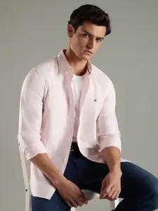 Tommy Hilfiger Men Solid Spread Collar Casual Shirt