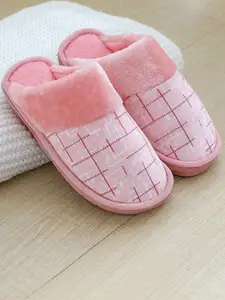 WOLVESDEN Women Printed Room Slippers