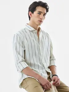 Snitch Men Vertical Striped Spread Collar Casual Shirt