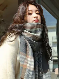 QUECY Women Self Design Tasselled Scarf