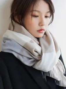 QUECY Women Checked Scarves with Tasselled