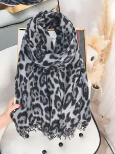 QUECY Women Printed Scarf with Tassels