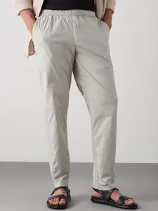 Red Flame Men Solid Relaxed Tapered Fit Travel Pant