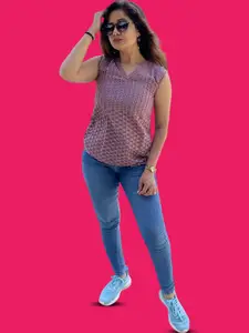 Bhanderi Fashion Women Geometric Design V-Neck Top