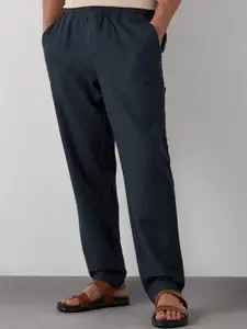 Red Flame Men Relaxed Tapered Fit Mid-Rise Cotton Cargos