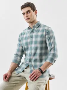 Snitch Men Checked Button-Down Collar Casual Shirt