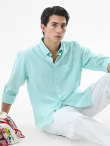 Snitch Men Micro Checked Button-Down Collar Casual Shirt