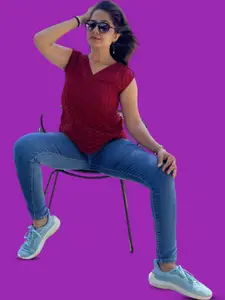 Bhanderi Fashion Women Self Design Checked V- Neck Top