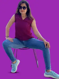 Bhanderi Fashion Women Self Design V-Neck Top