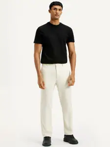 Levis Men Straight Fit Mid-Rise Regular Trousers