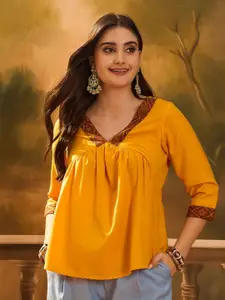 Sangria Self Design V-Neck Top