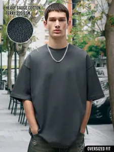 PRONK Men Solid Oversized T-shirt