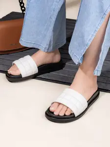 The Roadster Lifestyle Co Women Checked Sliders