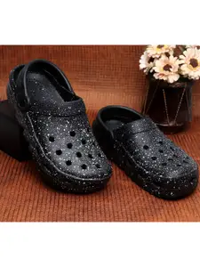 PENNEN Men Printed Clogs Flip-Flops