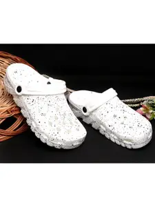 PENNEN Men Printed Clogs