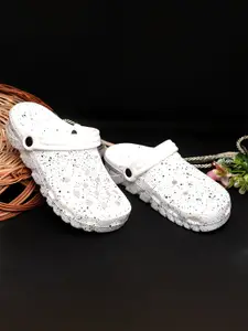 DRACKFOOT Men Printed Clogs Flip-Flops