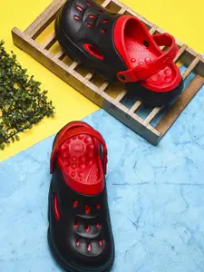 BERSACHE Men Colourblocked Clogs